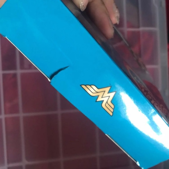 Wonder Woman Eyeshadow Palette - Picture 3 of 3